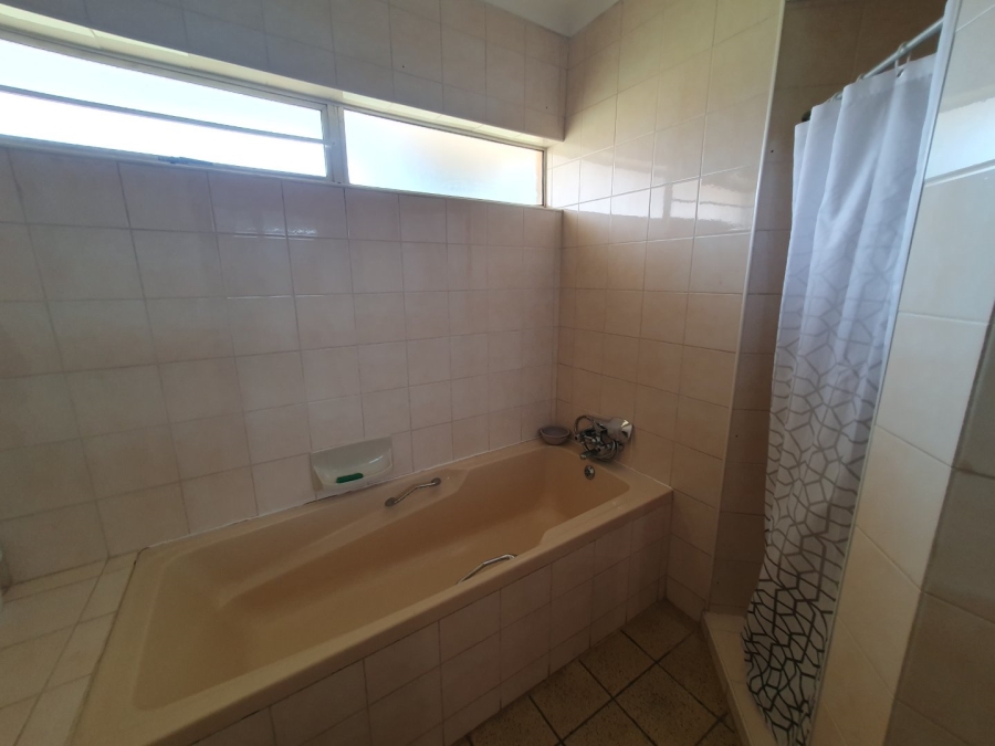 8 Bedroom Property for Sale in Port Edward KwaZulu-Natal