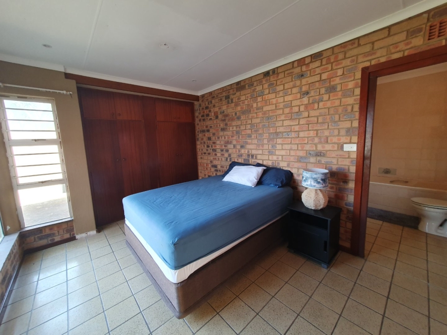 8 Bedroom Property for Sale in Port Edward KwaZulu-Natal