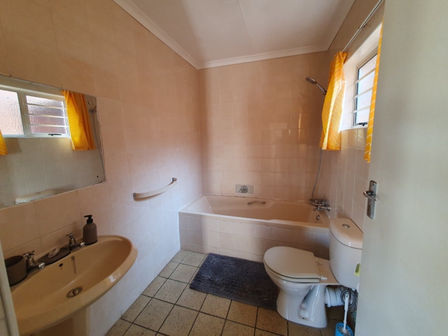 8 Bedroom Property for Sale in Port Edward KwaZulu-Natal
