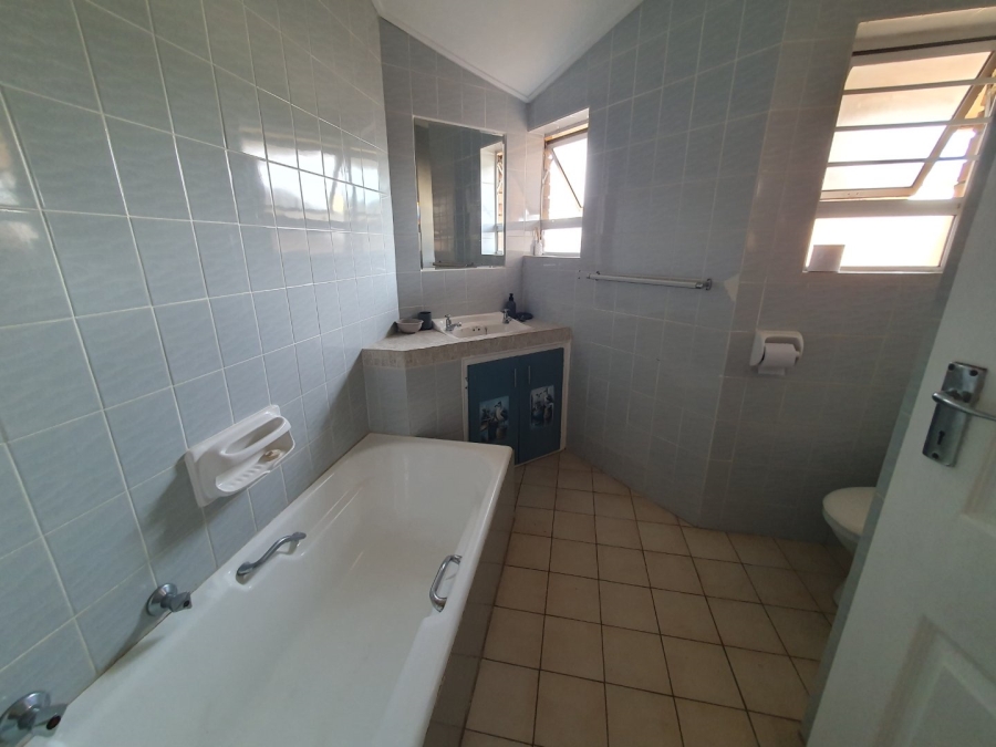 8 Bedroom Property for Sale in Port Edward KwaZulu-Natal