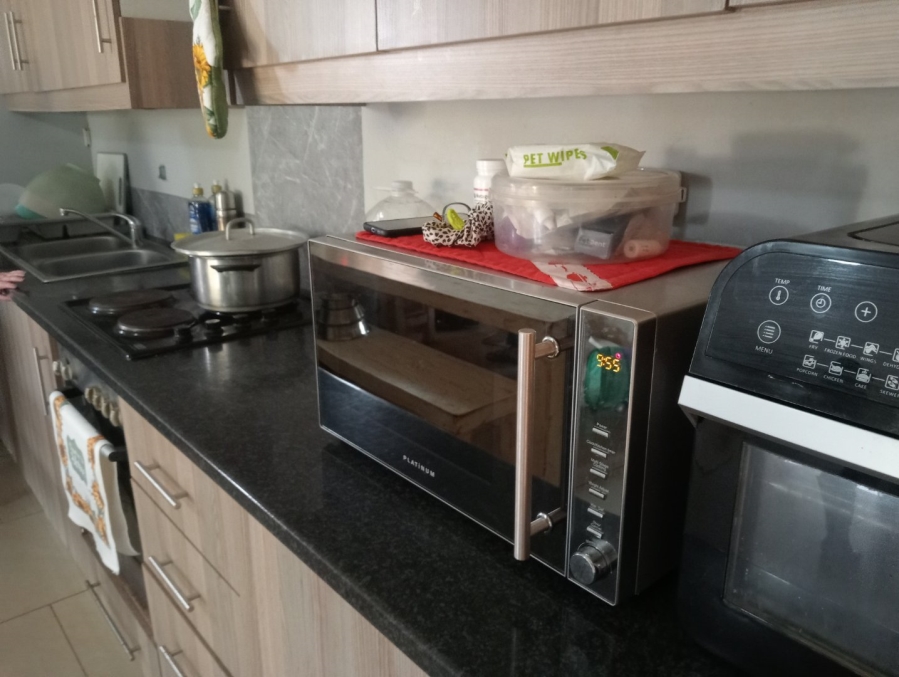 To Let 2 Bedroom Property for Rent in Crestholme KwaZulu-Natal
