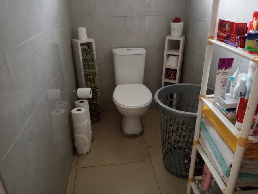 To Let 2 Bedroom Property for Rent in Crestholme KwaZulu-Natal
