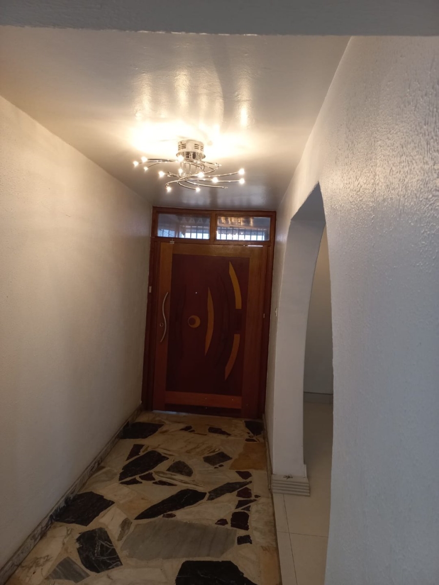 5 Bedroom Property for Sale in Parkgate KwaZulu-Natal
