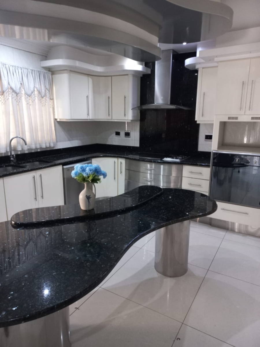 5 Bedroom Property for Sale in Parkgate KwaZulu-Natal