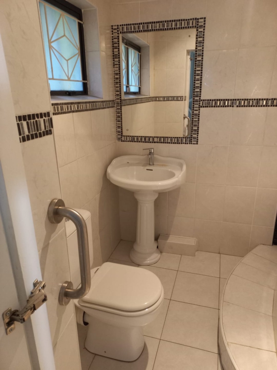 5 Bedroom Property for Sale in Parkgate KwaZulu-Natal