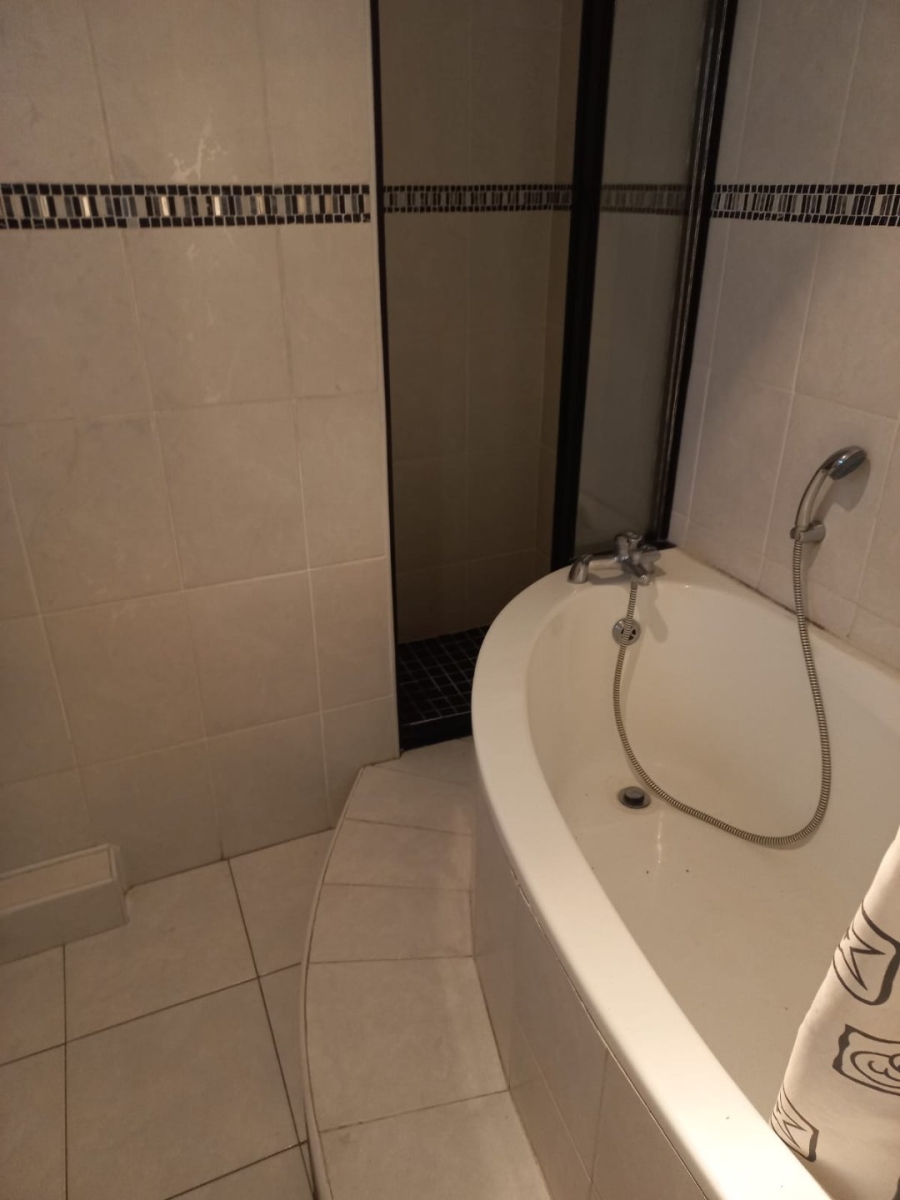 5 Bedroom Property for Sale in Parkgate KwaZulu-Natal