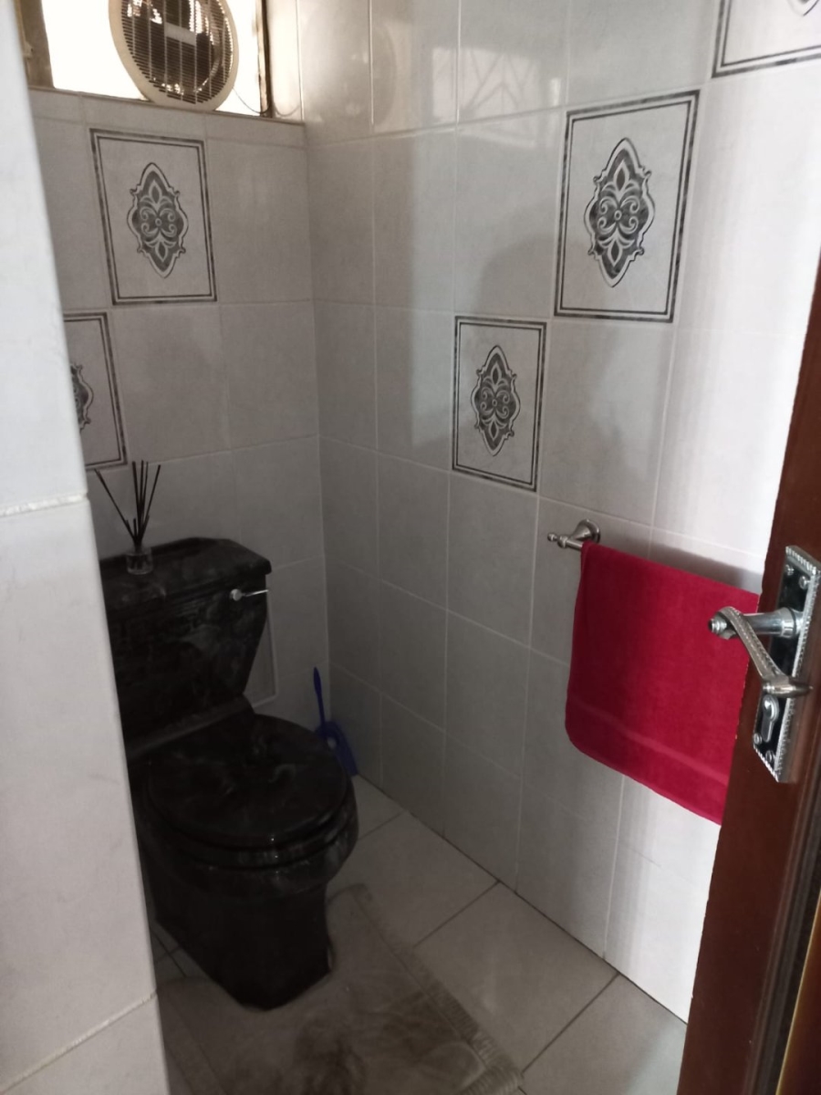 5 Bedroom Property for Sale in Parkgate KwaZulu-Natal