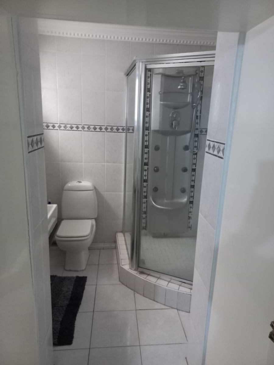 5 Bedroom Property for Sale in Parkgate KwaZulu-Natal