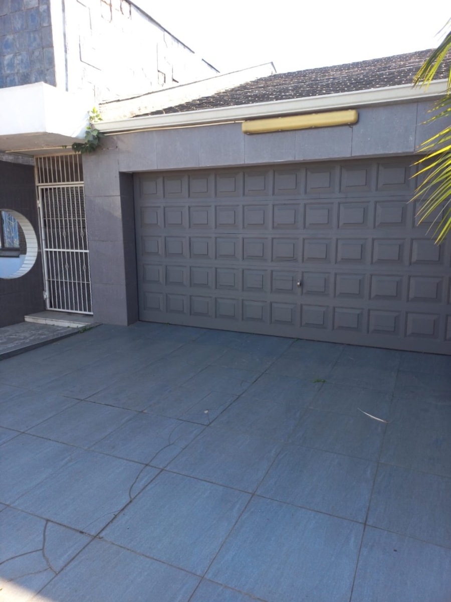 5 Bedroom Property for Sale in Parkgate KwaZulu-Natal