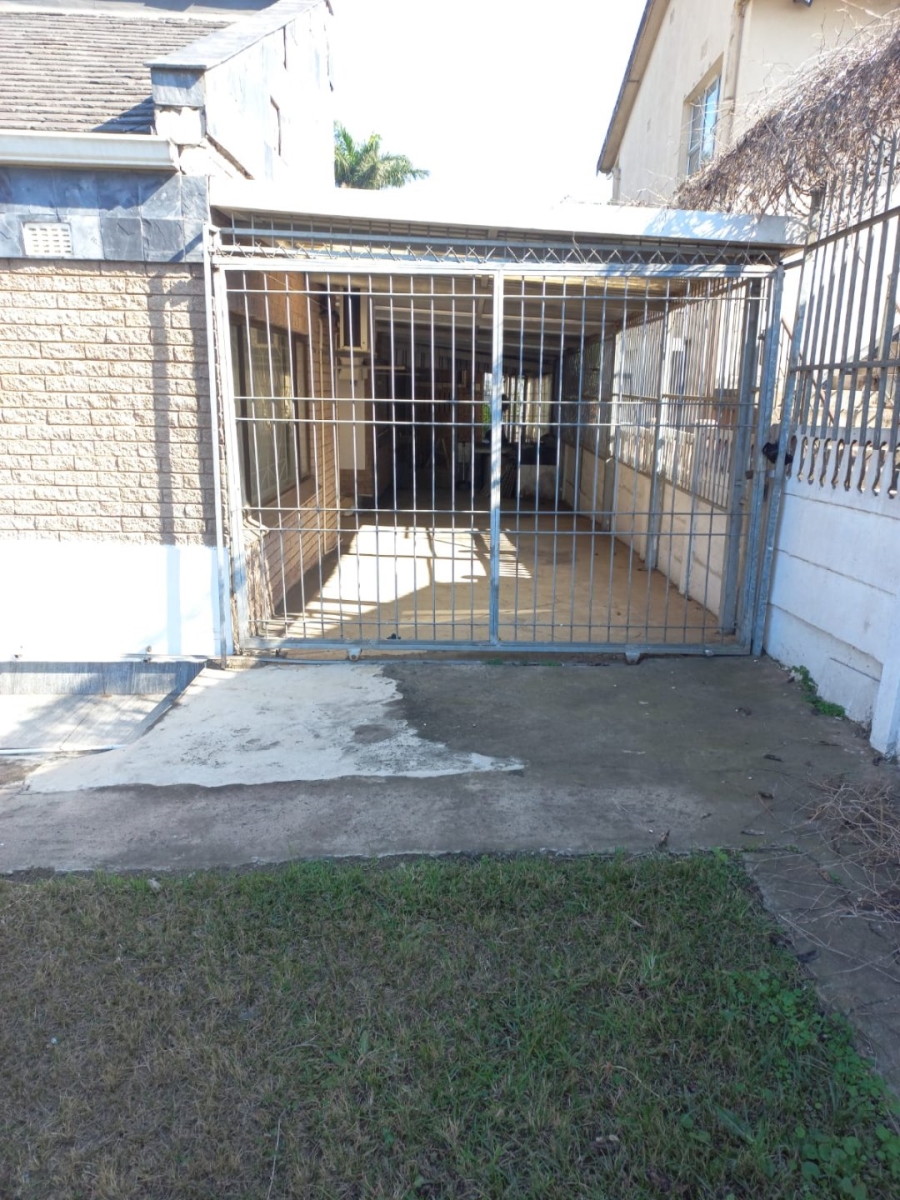 5 Bedroom Property for Sale in Parkgate KwaZulu-Natal
