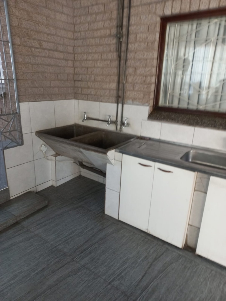 5 Bedroom Property for Sale in Parkgate KwaZulu-Natal