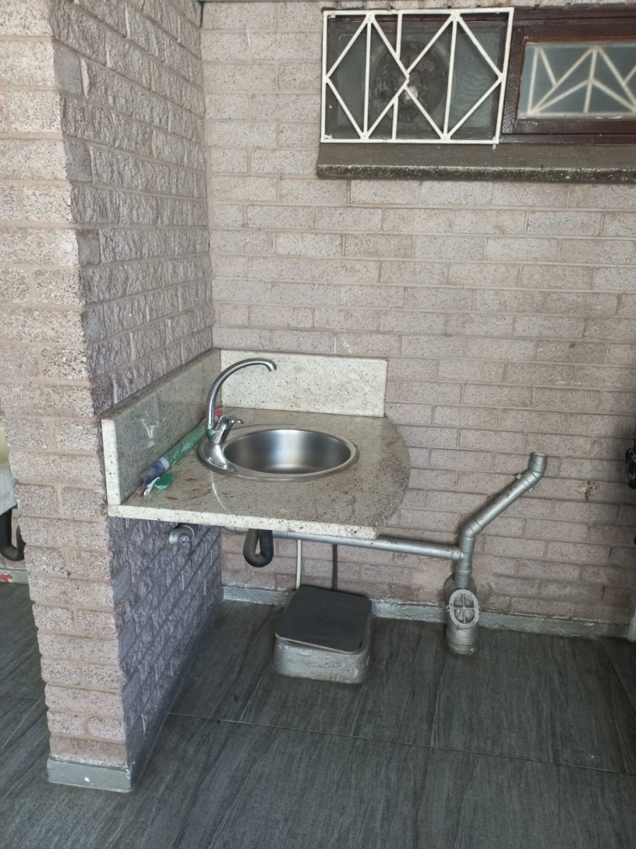 5 Bedroom Property for Sale in Parkgate KwaZulu-Natal