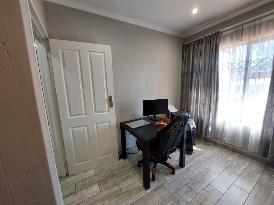 3 Bedroom Property for Sale in Huttenheights KwaZulu-Natal