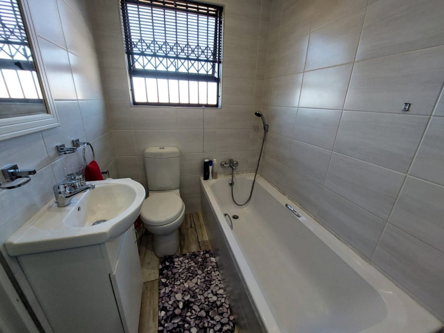 3 Bedroom Property for Sale in Huttenheights KwaZulu-Natal