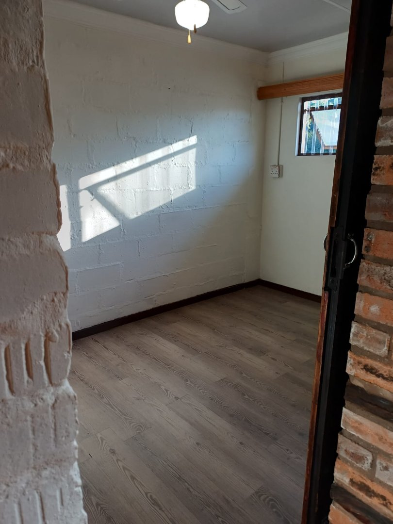 To Let 1 Bedroom Property for Rent in Kloof KwaZulu-Natal