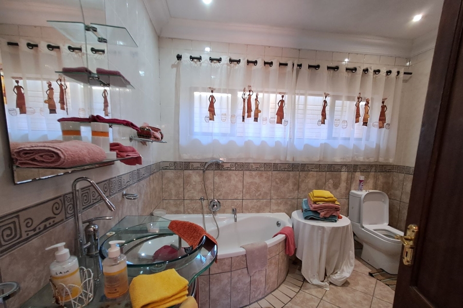 4 Bedroom Property for Sale in St Michaels On Sea KwaZulu-Natal