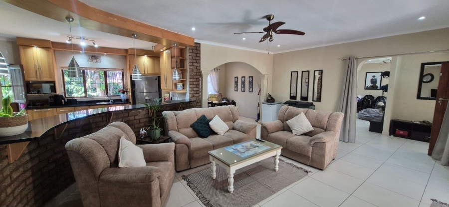 4 Bedroom Property for Sale in Umtentweni KwaZulu-Natal