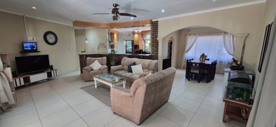 4 Bedroom Property for Sale in Umtentweni KwaZulu-Natal