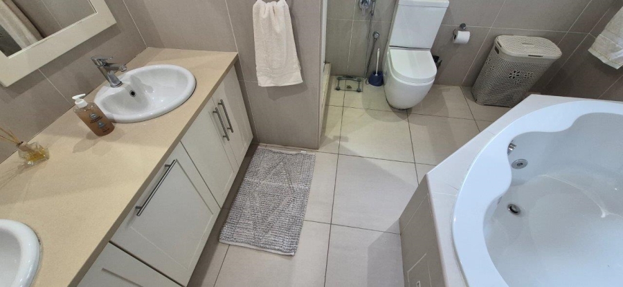 4 Bedroom Property for Sale in Umtentweni KwaZulu-Natal