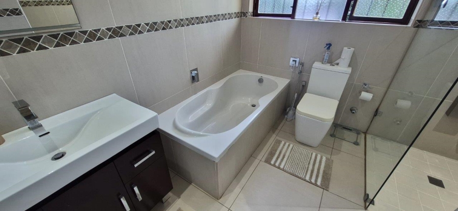 4 Bedroom Property for Sale in Umtentweni KwaZulu-Natal