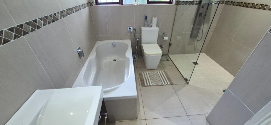 4 Bedroom Property for Sale in Umtentweni KwaZulu-Natal