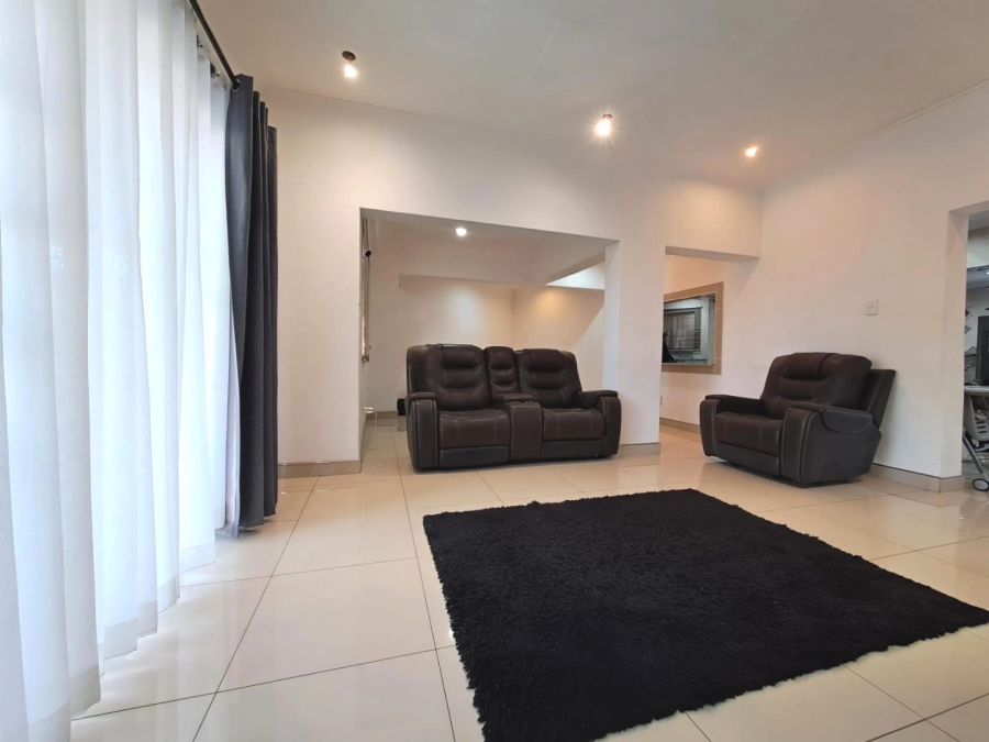 3 Bedroom Property for Sale in Sunnyridge KwaZulu-Natal