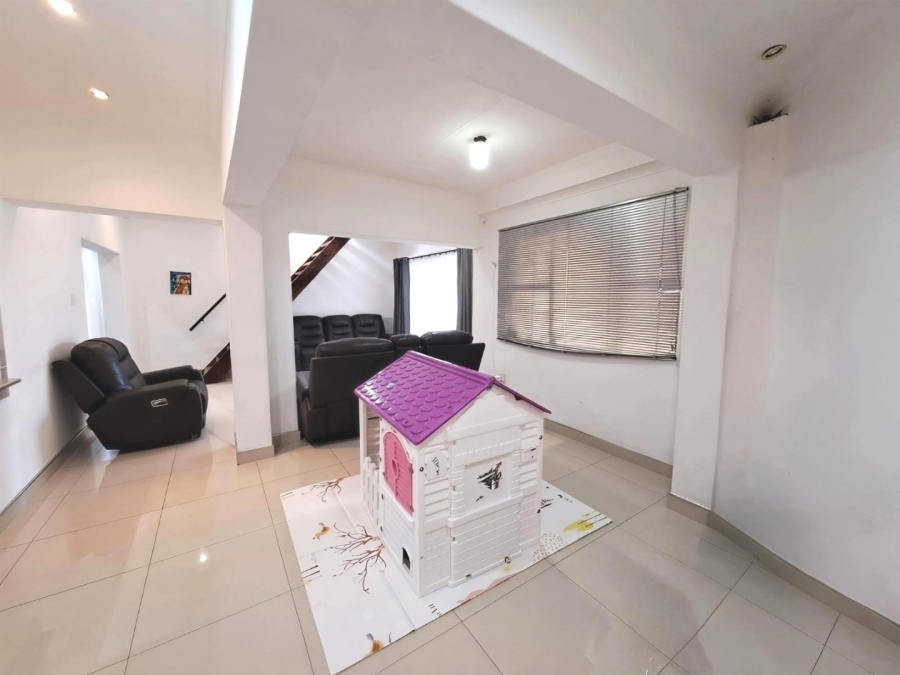 3 Bedroom Property for Sale in Sunnyridge KwaZulu-Natal