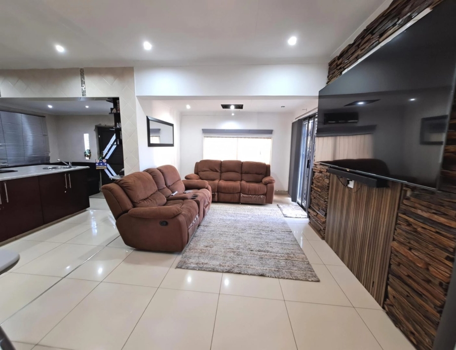 3 Bedroom Property for Sale in Sunnyridge KwaZulu-Natal