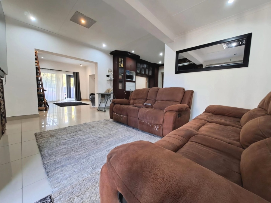 3 Bedroom Property for Sale in Sunnyridge KwaZulu-Natal