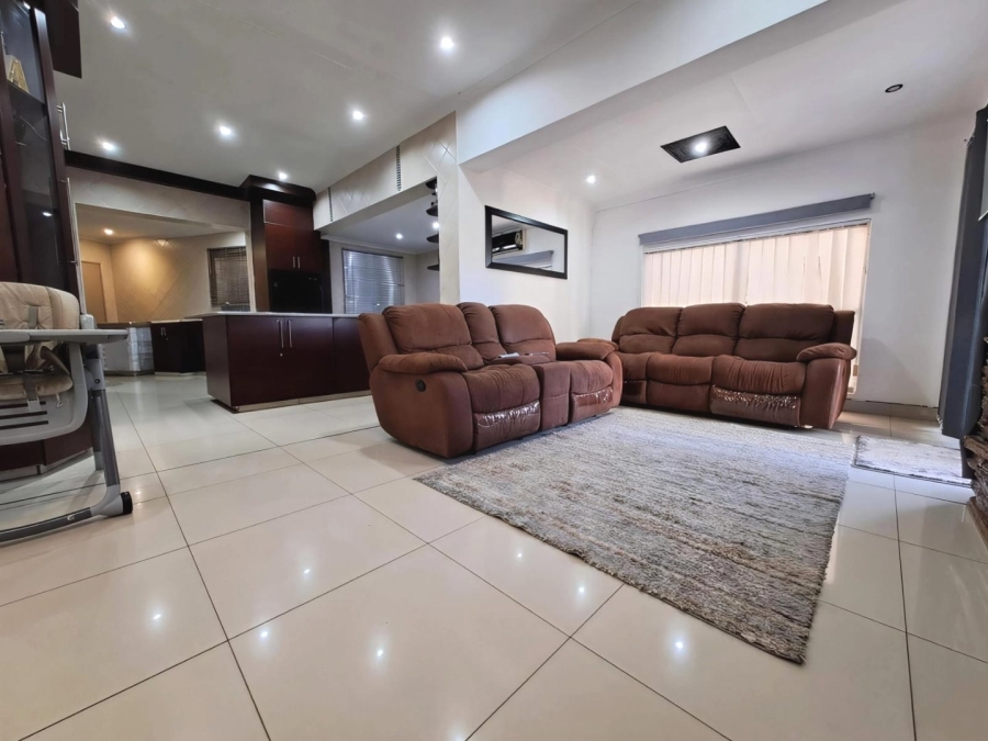 3 Bedroom Property for Sale in Sunnyridge KwaZulu-Natal