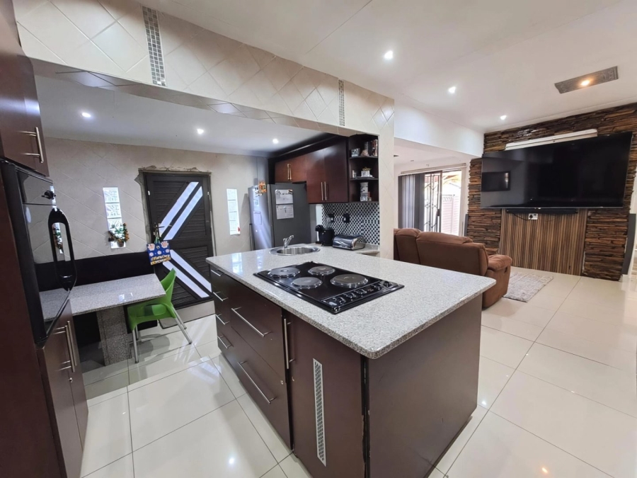 3 Bedroom Property for Sale in Sunnyridge KwaZulu-Natal