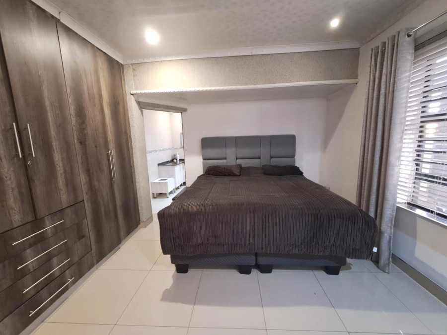 3 Bedroom Property for Sale in Sunnyridge KwaZulu-Natal