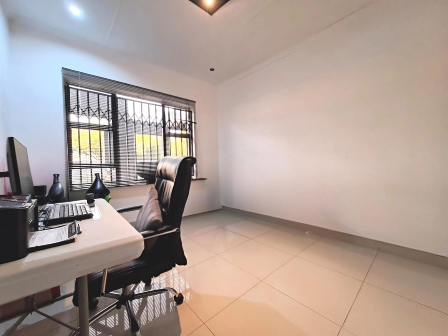 3 Bedroom Property for Sale in Sunnyridge KwaZulu-Natal