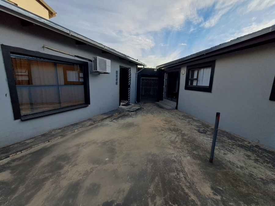 3 Bedroom Property for Sale in Sunnyridge KwaZulu-Natal