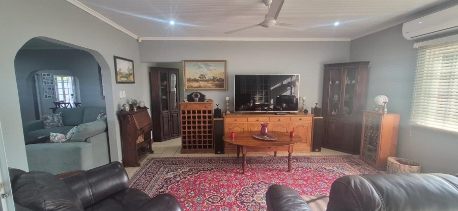 3 Bedroom Property for Sale in Umtentweni KwaZulu-Natal