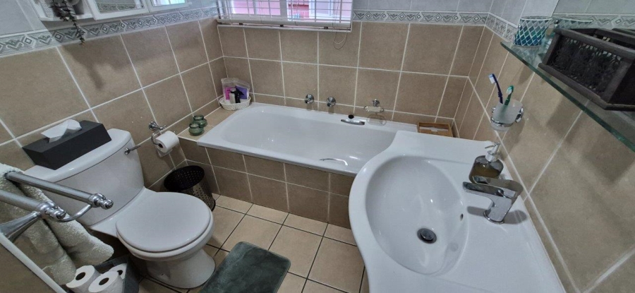 3 Bedroom Property for Sale in Umtentweni KwaZulu-Natal