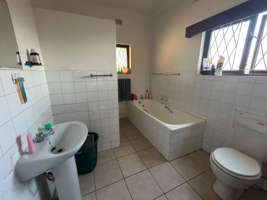 3 Bedroom Property for Sale in Port Edward KwaZulu-Natal
