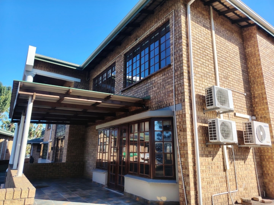 To Let Commercial Property for Rent in Hillcrest Central KwaZulu-Natal