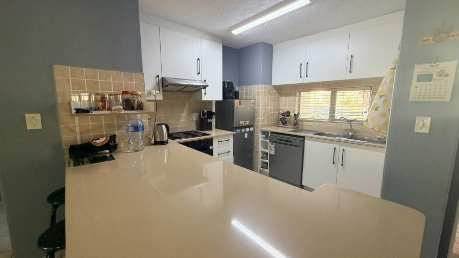 2 Bedroom Property for Sale in Uvongo KwaZulu-Natal