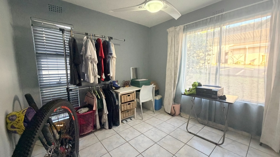 2 Bedroom Property for Sale in Uvongo KwaZulu-Natal