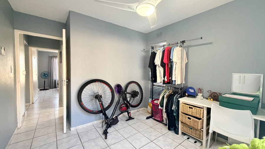 2 Bedroom Property for Sale in Uvongo KwaZulu-Natal