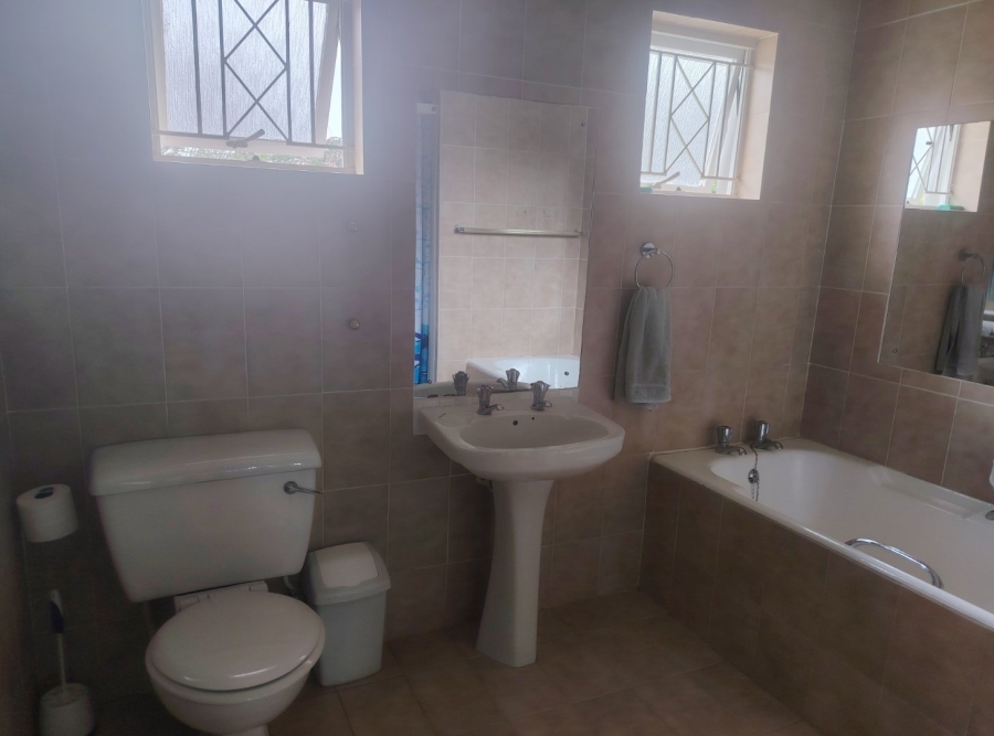 To Let Commercial Property for Rent in Kloof KwaZulu-Natal