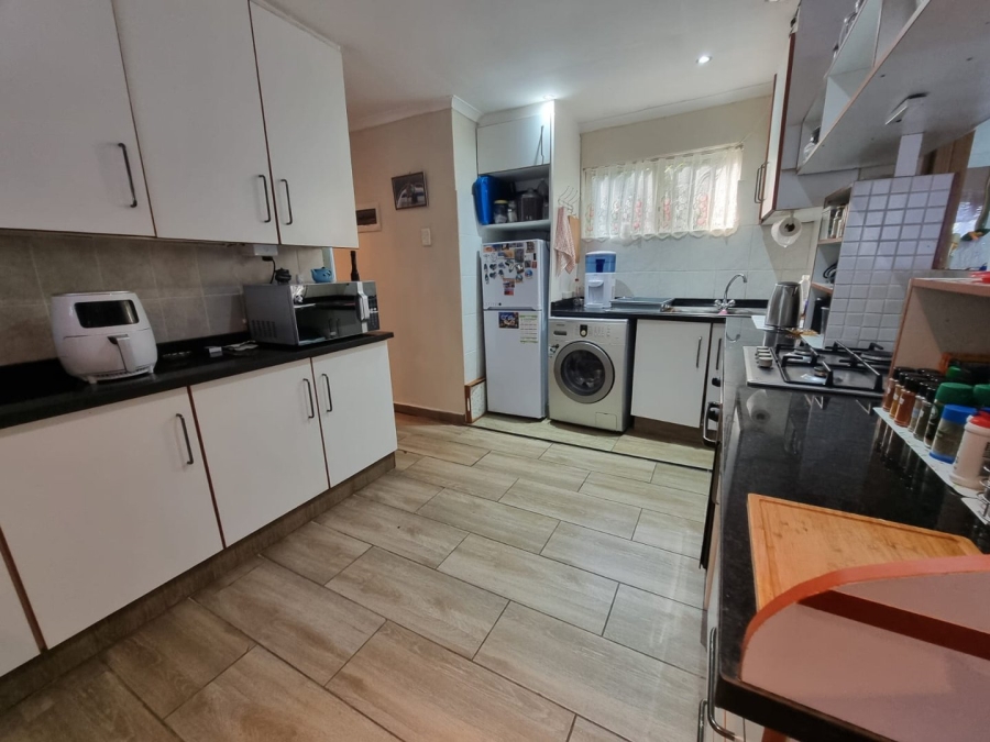 1 Bedroom Property for Sale in Sunwich Port KwaZulu-Natal