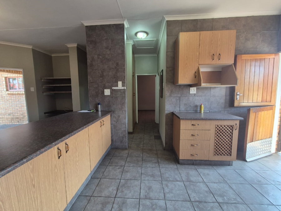 5 Bedroom Property for Sale in Pioneer Park KwaZulu-Natal