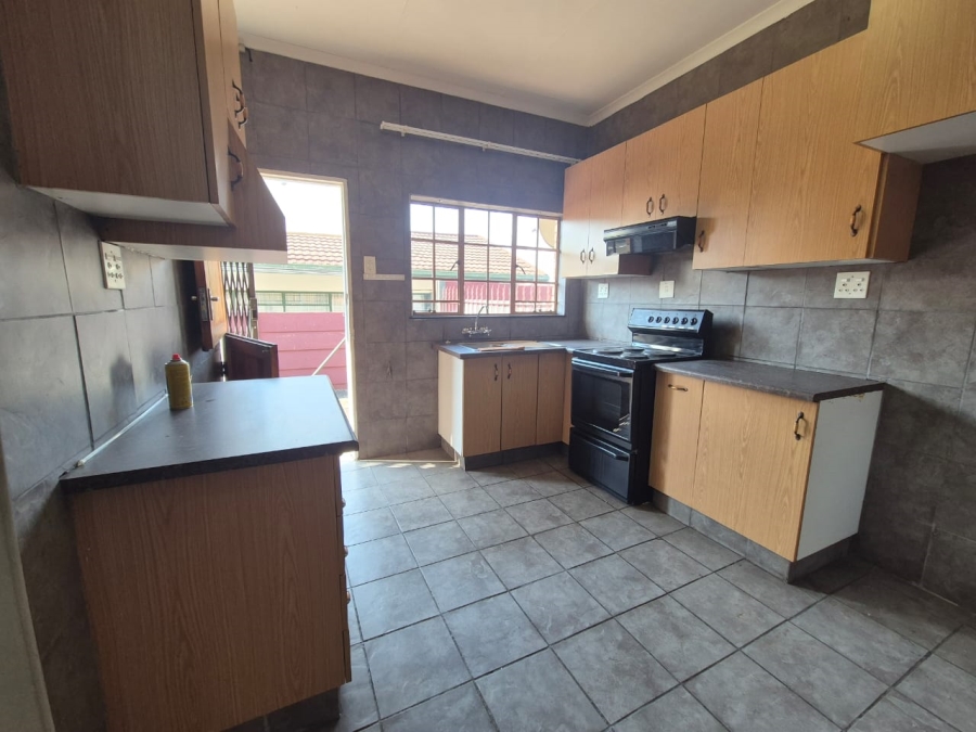 5 Bedroom Property for Sale in Pioneer Park KwaZulu-Natal