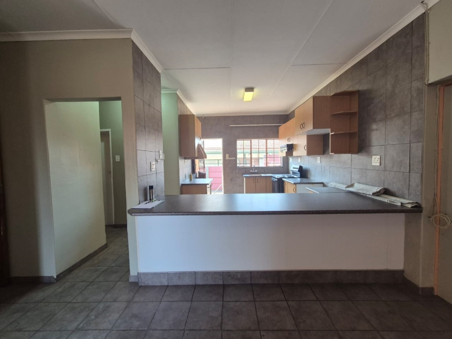 5 Bedroom Property for Sale in Pioneer Park KwaZulu-Natal