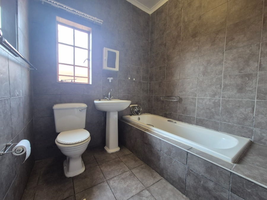5 Bedroom Property for Sale in Pioneer Park KwaZulu-Natal