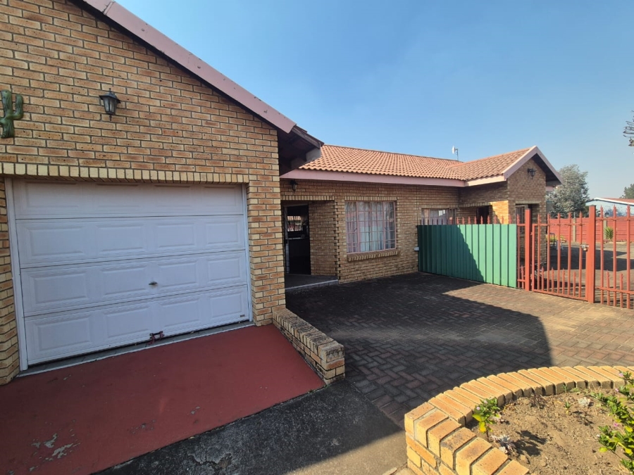 5 Bedroom Property for Sale in Pioneer Park KwaZulu-Natal