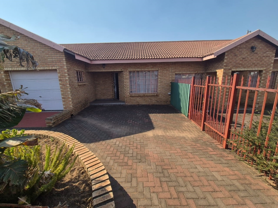 5 Bedroom Property for Sale in Pioneer Park KwaZulu-Natal