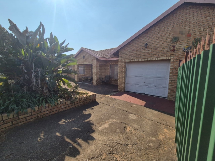5 Bedroom Property for Sale in Pioneer Park KwaZulu-Natal